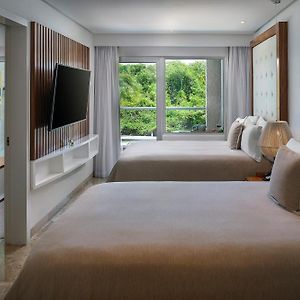 Suite con Cama King con Vistas a la Piscina